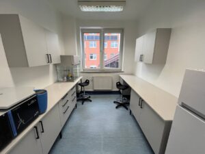Na zdjęciu przedstawiono Meble Laboratoryjne - realizacja Jorlab