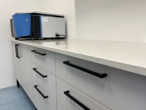 Na zdjęciu są Szuflady Laboratoryjne w stylu loft