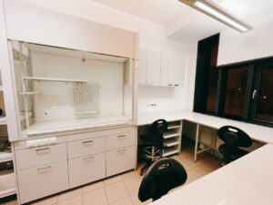 Na zdjęciu Meble Laboratoryjne od Producenta mebli
