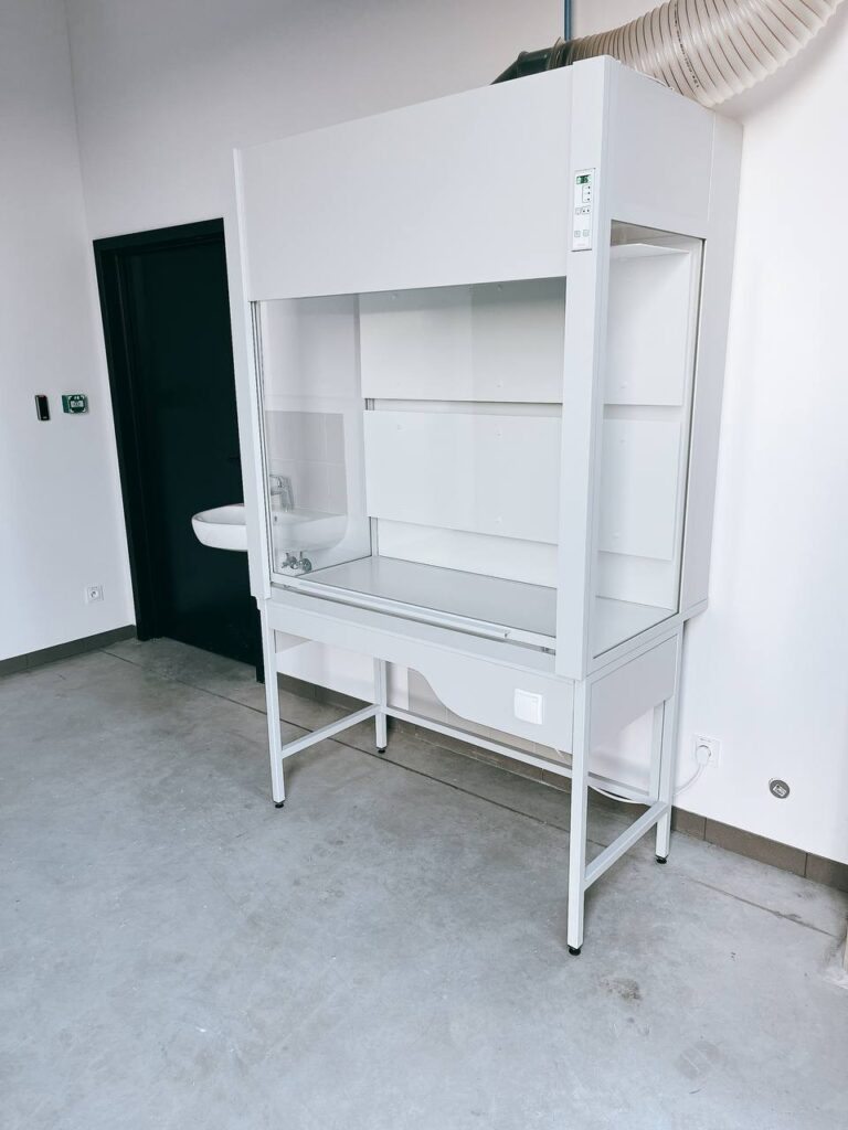 Dygestorium przeszklone aluminiowe