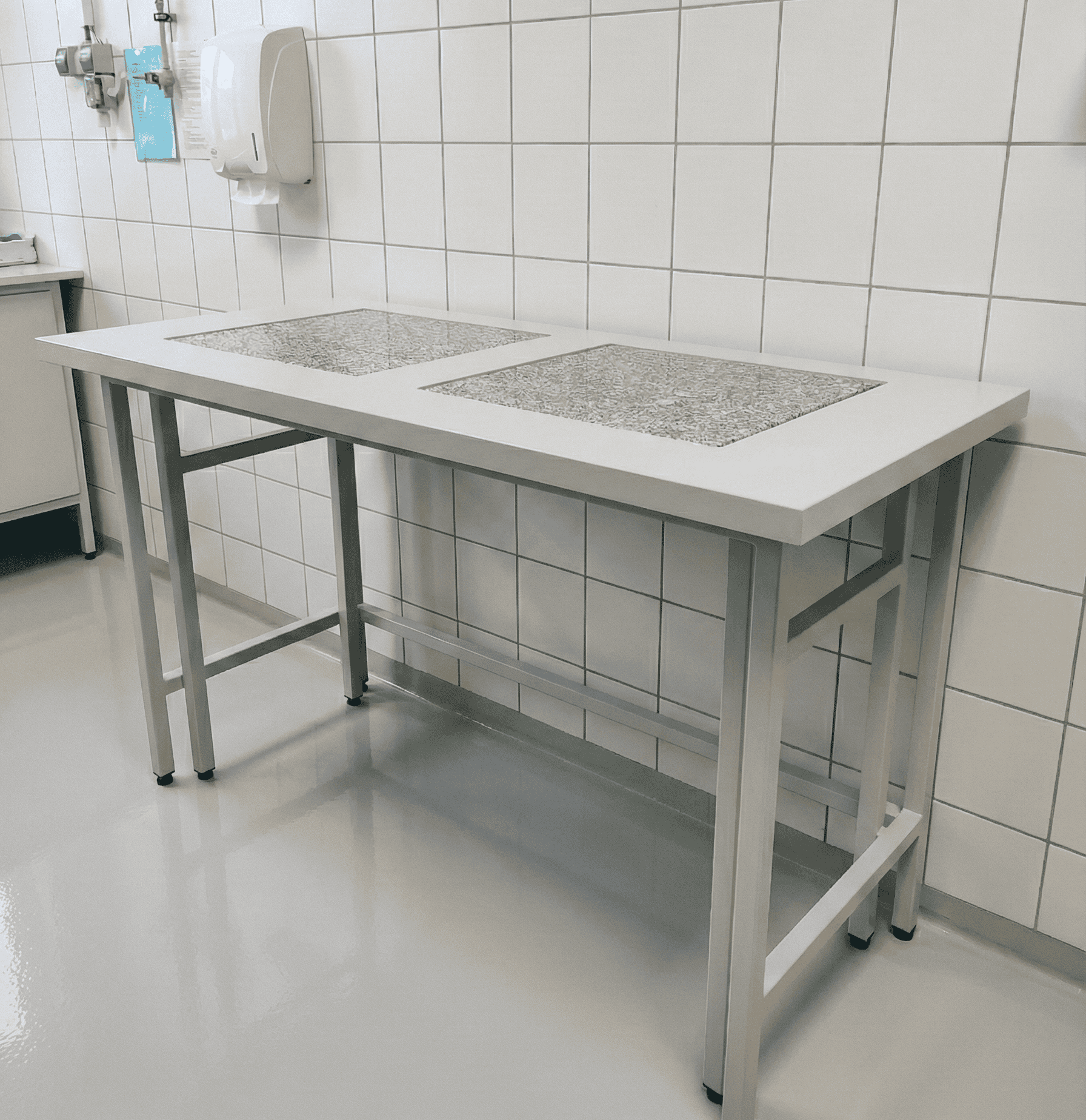 Na zdjęciu widoczny jest stół wagowy firmy JORLAB, w laboratorium.