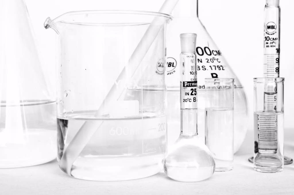Szkło i naczynia laboratoryjne z bliskiej perspektywy