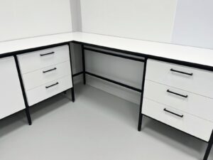 Szafki laboratoryjne firmy JORLAB